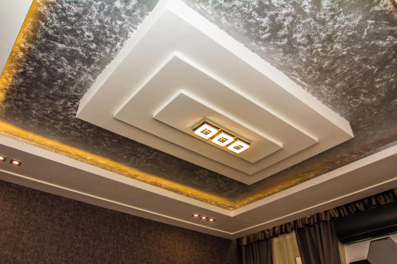 Silver Apartment